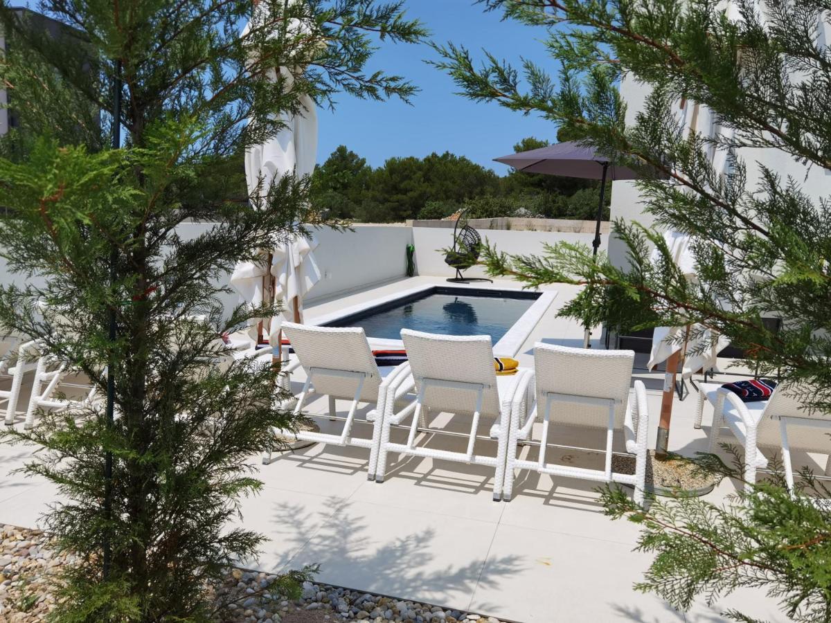 Villa Emperor Srima Exterior photo